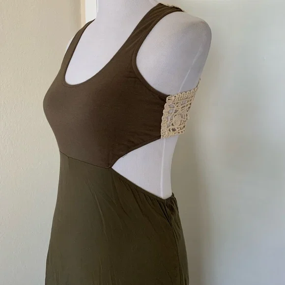 olive green and cream dress Khaki And Cream Ribbed Knit Contrast Detail Midi Dress – AX Paris